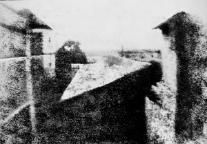 Първата успешно запазена снимка, дело на Жозеф Ниепс през 1826 г.